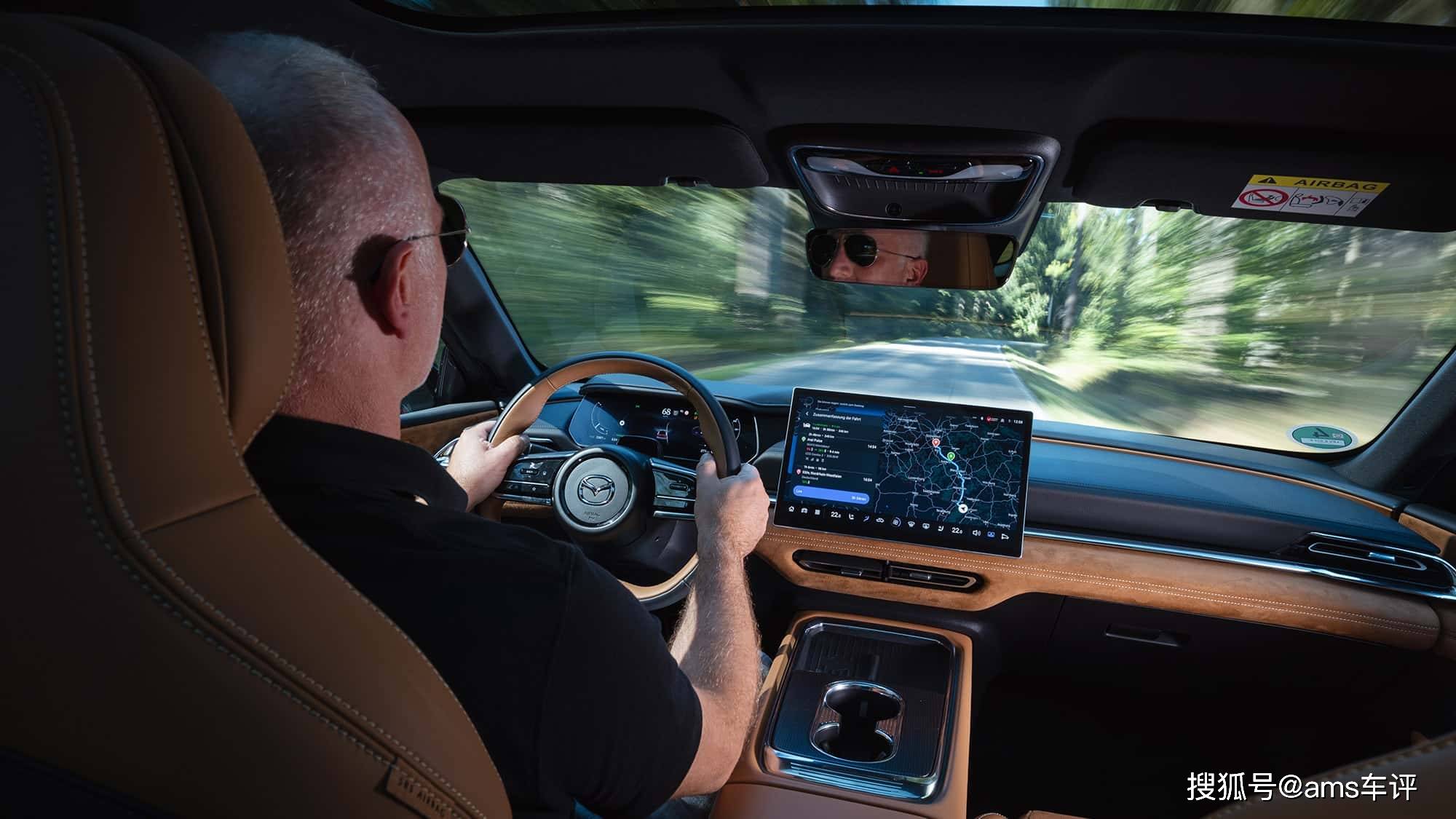 從燃油到電動,試駕馬自達6e能否撐起“馬6”的名號?