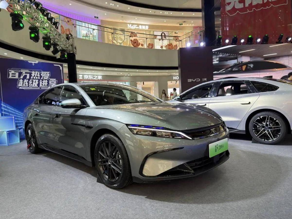 比亞迪漢智駕版廣州重磅發(fā)布:技術(shù)躍遷+權(quán)益風(fēng)暴 中高端轎車價(jià)值新范式