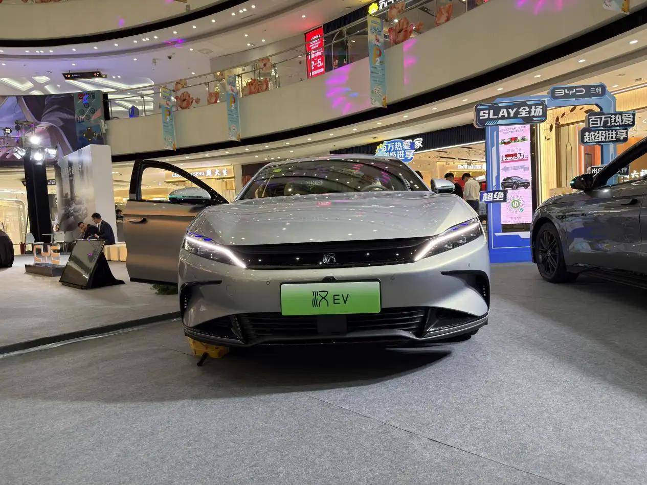 比亞迪漢智駕版廣州重磅發(fā)布:技術(shù)躍遷+權(quán)益風(fēng)暴 中高端轎車價(jià)值新范式