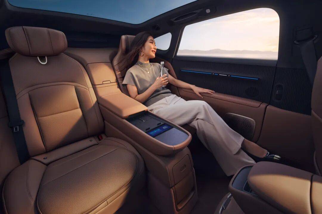 阿維塔12四激光版正式上市 售25.99萬(wàn)元起