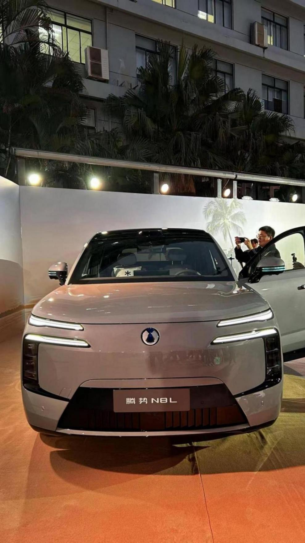 高端化戰(zhàn)略重棋落子 騰勢(shì)N8L以29.98萬起售價(jià)切入市場(chǎng)帶來變局