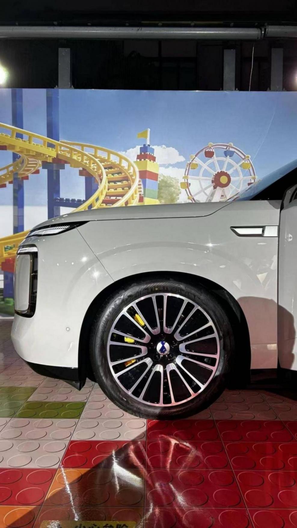 高端化戰(zhàn)略重棋落子 騰勢(shì)N8L以29.98萬起售價(jià)切入市場(chǎng)帶來變局