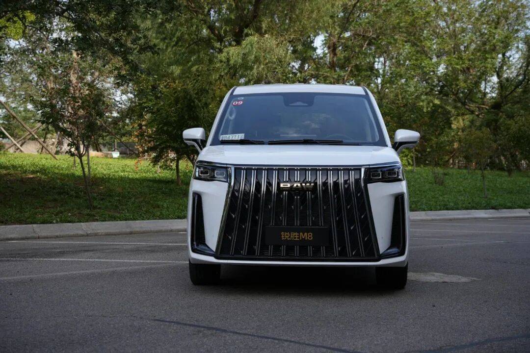 大家伙什么來頭?搶先試駕全新MPV銳勝M8