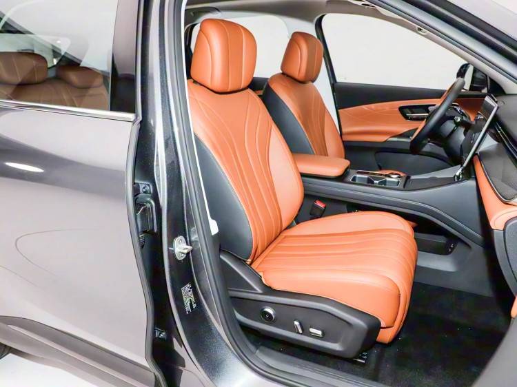 瑞虎8下月?lián)Q代上市,帶來2種外形+2種內(nèi)飾!