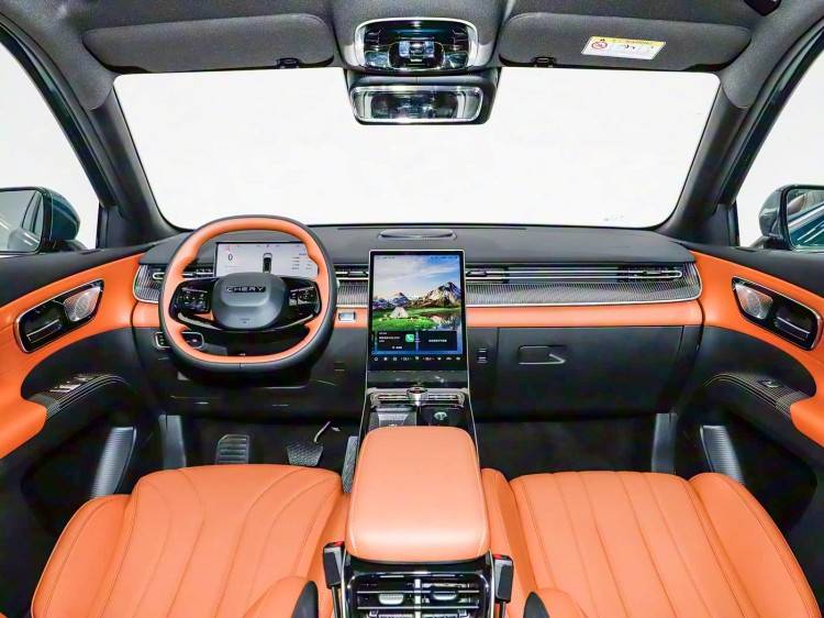 瑞虎8下月?lián)Q代上市,帶來2種外形+2種內(nèi)飾!