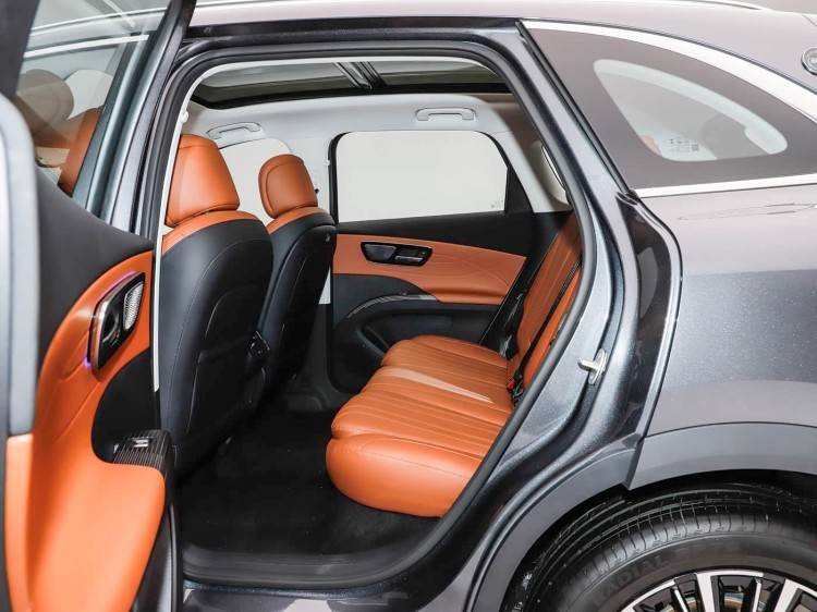 瑞虎8下月?lián)Q代上市,帶來2種外形+2種內(nèi)飾!