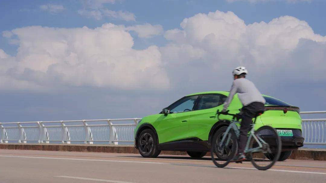 色彩與操控的雙重奏:深度體驗與眾06的“金標”內涵