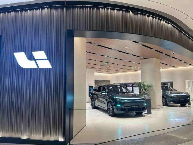 理想MEGA的一場大火,會不會“燒了”李想的理想?