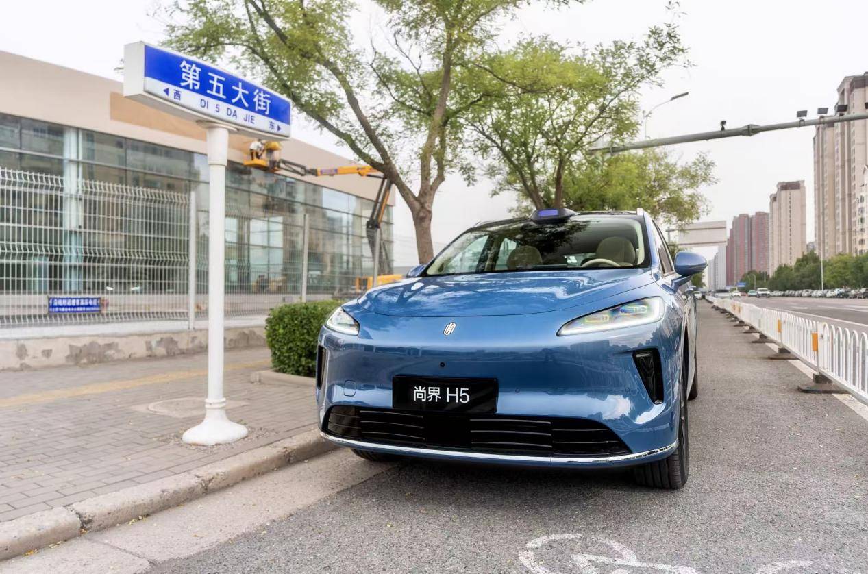 鴻蒙智行兩周年,天津用戶中心七店同開,三十店共賀