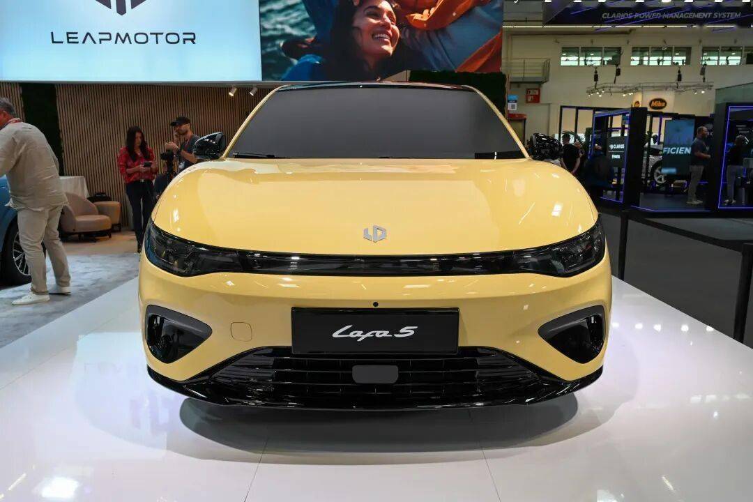 零跑汽車旗下全新車型——零跑Lafa5正式預售。新車共推出5款車型,預售價格為10.58-13.18萬元