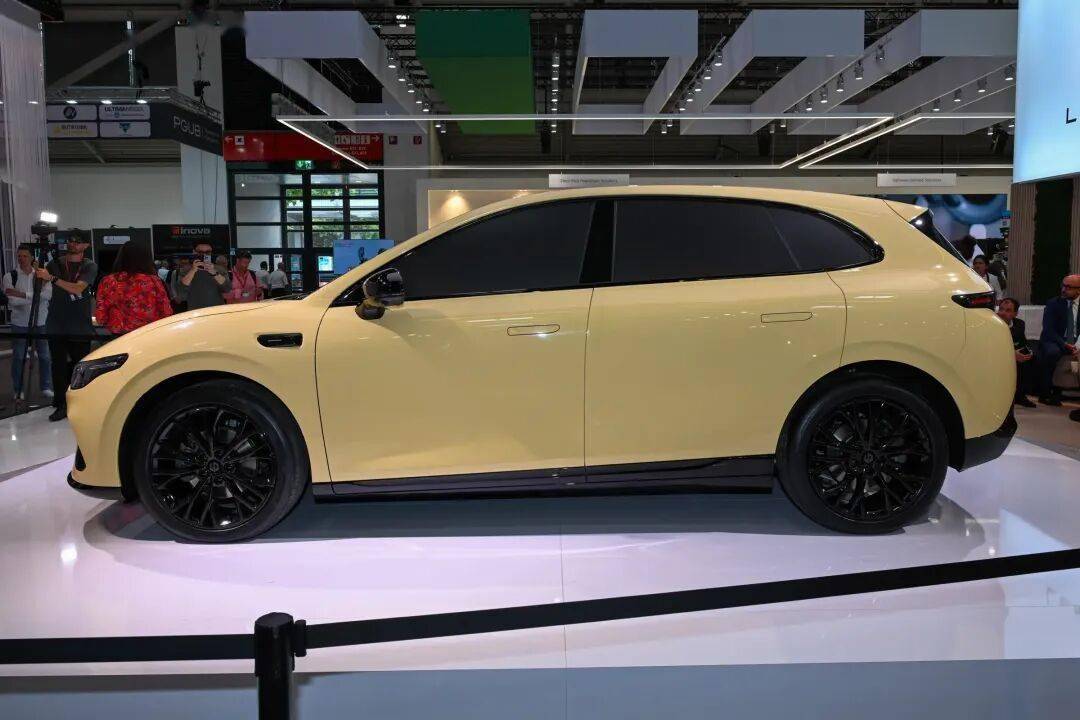 零跑汽車旗下全新車型——零跑Lafa5正式預售。新車共推出5款車型,預售價格為10.58-13.18萬元