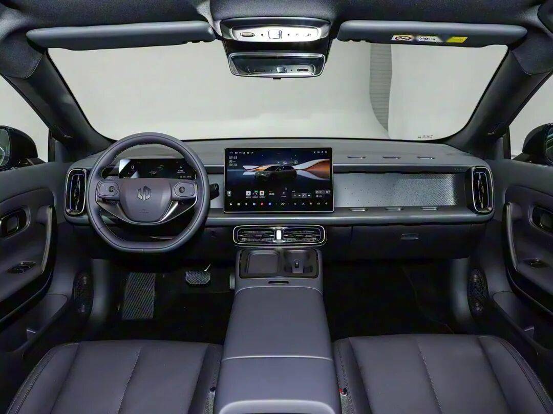 零跑汽車旗下全新車型——零跑Lafa5正式預售。新車共推出5款車型,預售價格為10.58-13.18萬元