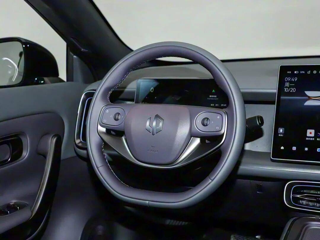 零跑汽車旗下全新車型——零跑Lafa5正式預售。新車共推出5款車型,預售價格為10.58-13.18萬元