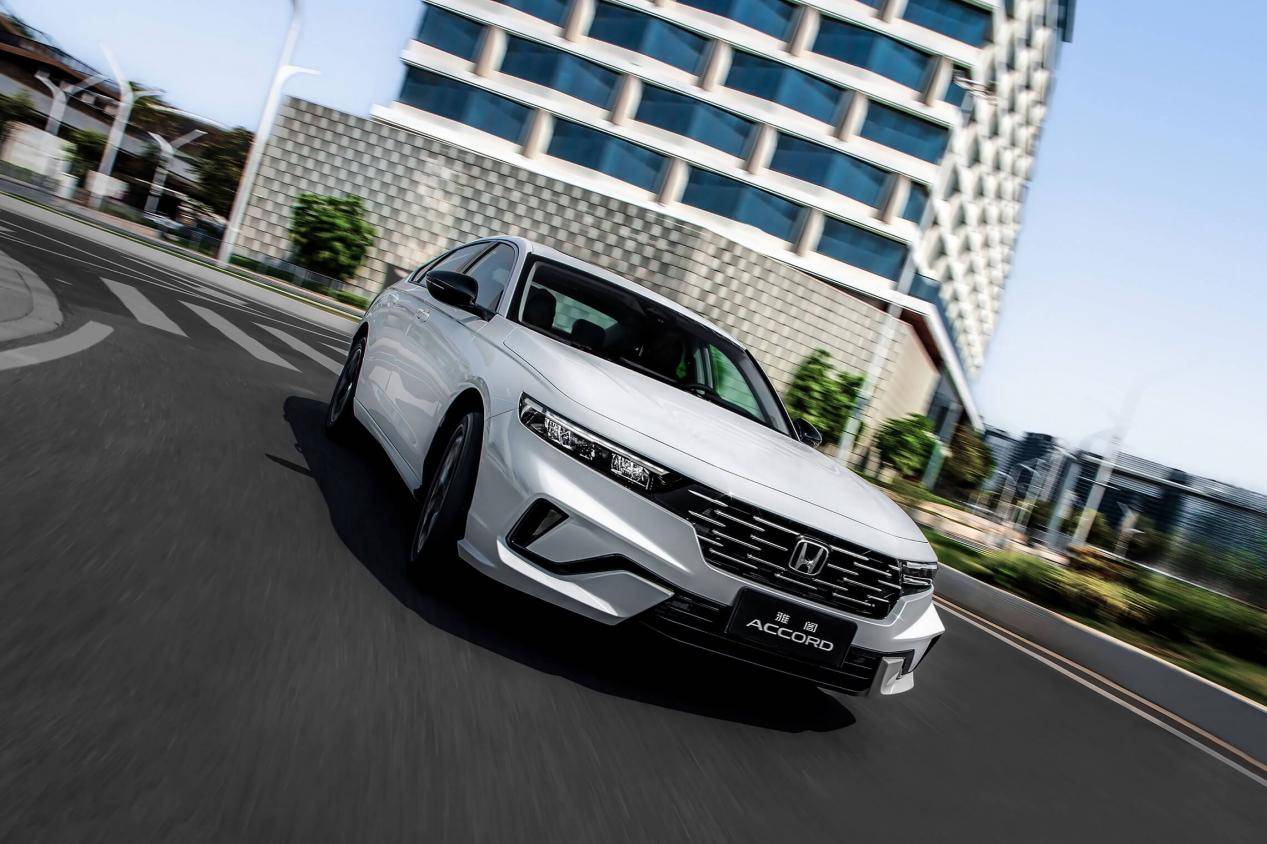 別卷軸距了!雅閣用吉尼斯級操控告訴你:B級車的尊嚴是開出來的