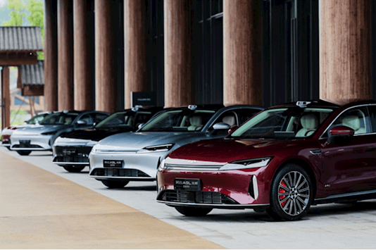 風云A9L獵鷹700版&光輝四驅版上市!智駕更強、四座更奢嗎?