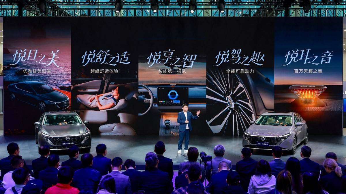 打破智能壁壘!天籟?鴻蒙座艙上市,燃油車的 \"智能平權(quán)\" 時(shí)代來了