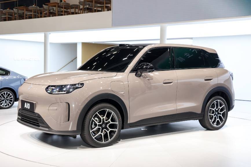 零跑A10首次亮相,懸念拉滿,十萬內到底能做到什么水平?