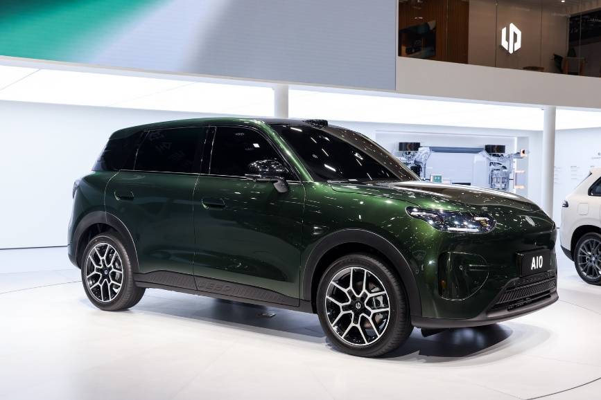 零跑A10首次亮相,懸念拉滿,十萬內到底能做到什么水平?