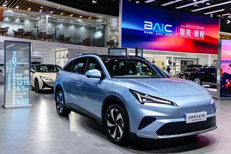 10.98萬起帶城區NOA!極狐全新阿爾法T5廣州車展秀實力