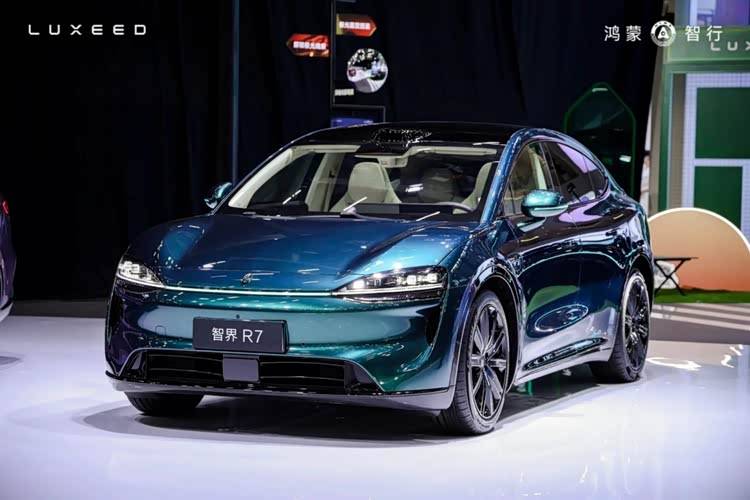 智界攜雙星亮相廣州車展,科技潮玩重塑智慧出行新體驗