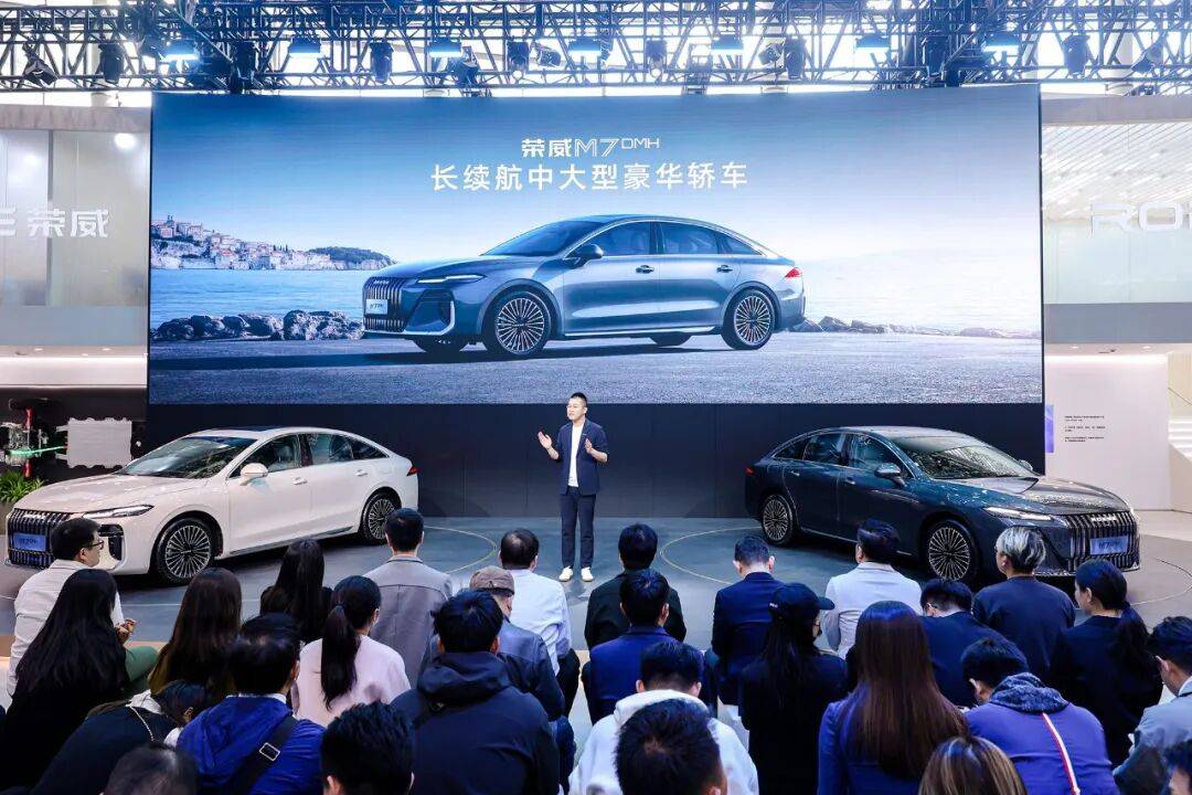 榮威M7 DMH:一款會“思考”的AI座駕,正在刷新行業紀錄