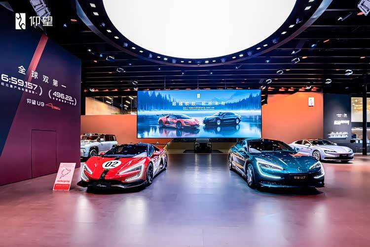 仰望登陸廣州車展,三車矩陣彰顯中國豪華新高度