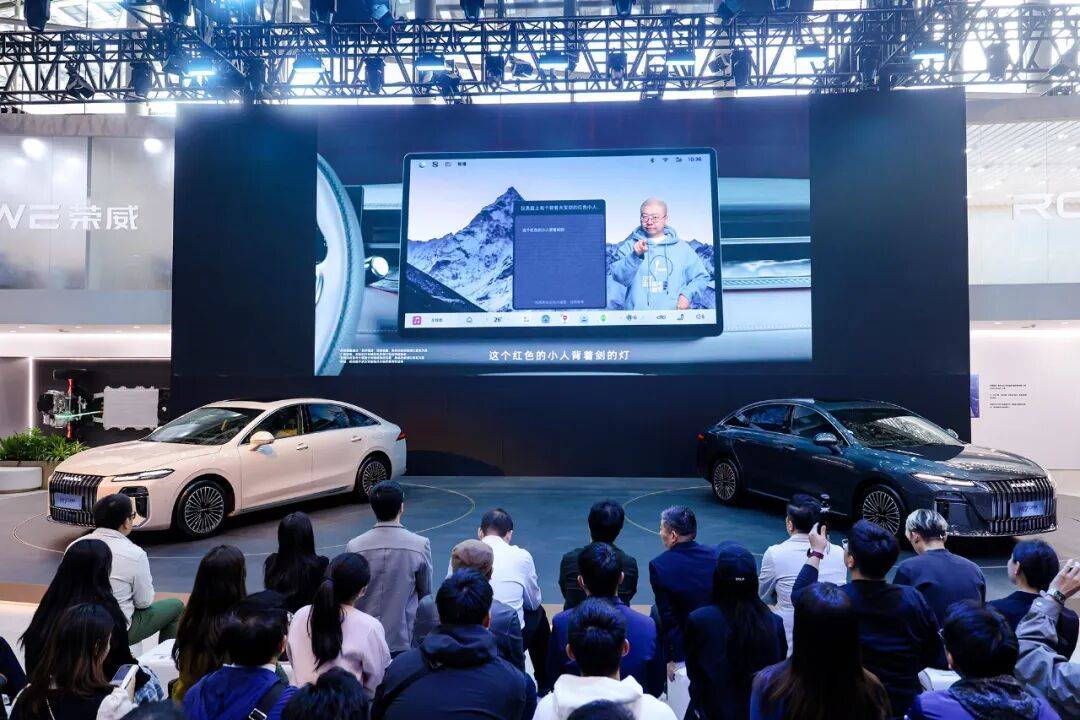 榮威M7 DMH:一款會“思考”的AI座駕,正在刷新行業紀錄