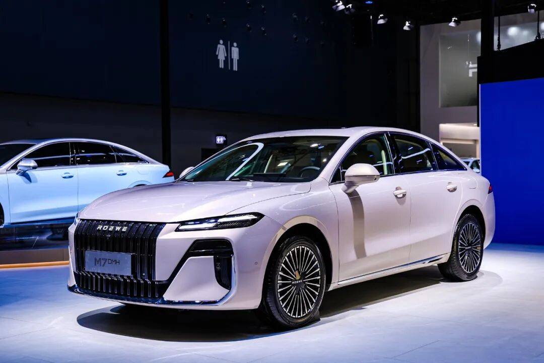 榮威M7 DMH:一款會“思考”的AI座駕,正在刷新行業紀錄