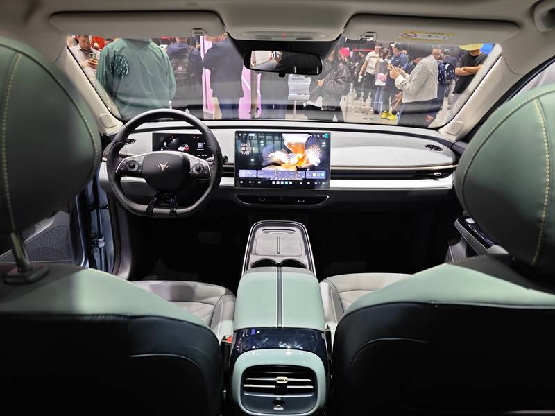 配置全面越級 極狐T1價值感拉滿亮相廣州車展