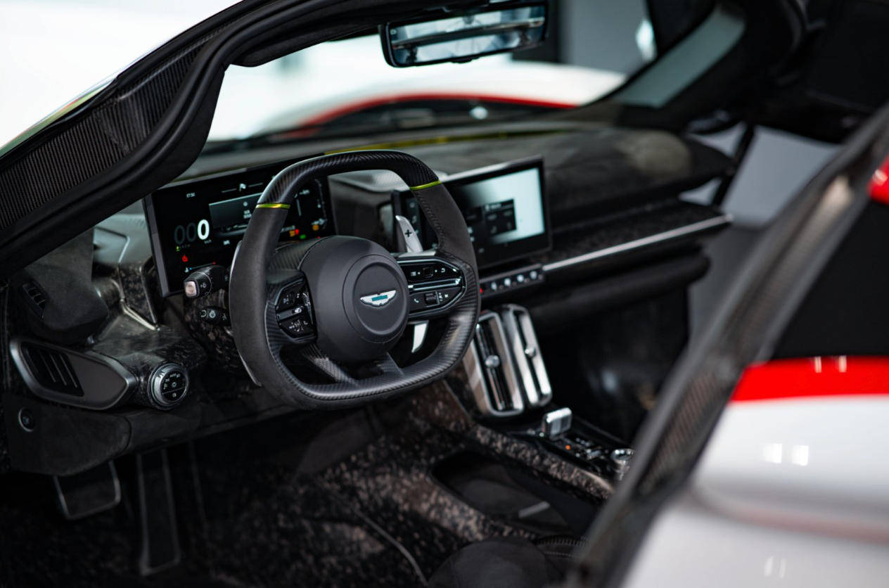 不做電動先鋒,做混動極致 阿斯頓·馬丁的差異化生存