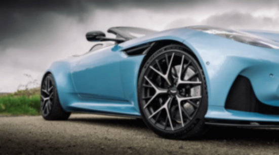 阿斯頓·馬丁DB12 Volante:拳打賓利歐陸GTC,腳踢法拉利Roma Spider