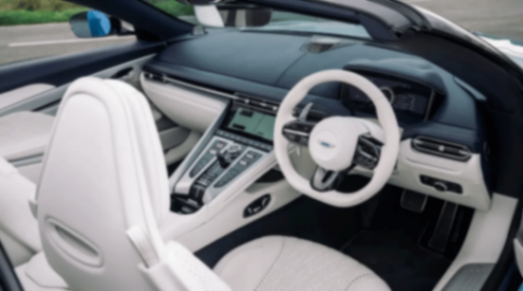 阿斯頓·馬丁DB12 Volante:拳打賓利歐陸GTC,腳踢法拉利Roma Spider