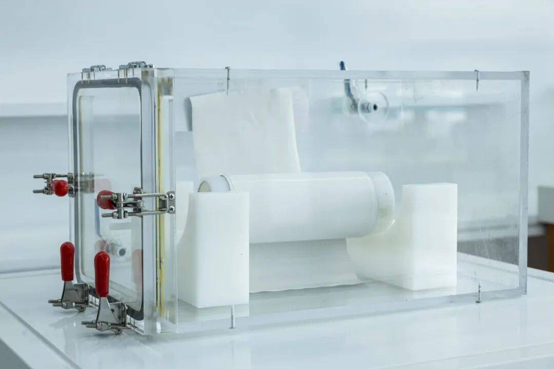 廠家汽車廠商演示智能座艙炫酷交互和高階智駕的自動泊車,固態電池提速,普及再等5年