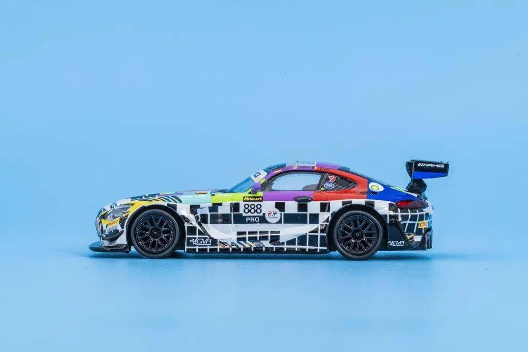 梅賽德斯-AMG GT3是一款專為GT3賽事打造的高性能賽車,代表了奔馳在賽車運(yùn)動領(lǐng)域的頂尖技術(shù)水準(zhǔn)