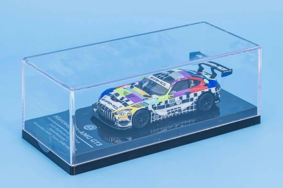 梅賽德斯-AMG GT3是一款專為GT3賽事打造的高性能賽車,代表了奔馳在賽車運(yùn)動領(lǐng)域的頂尖技術(shù)水準(zhǔn)