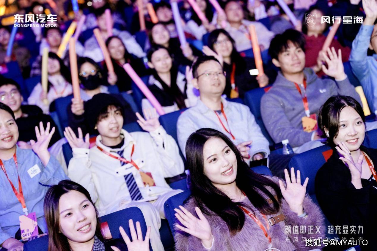 東風風行星海時尚之夜收官:國民女神董璇助陣,多車齊發震撼全場!