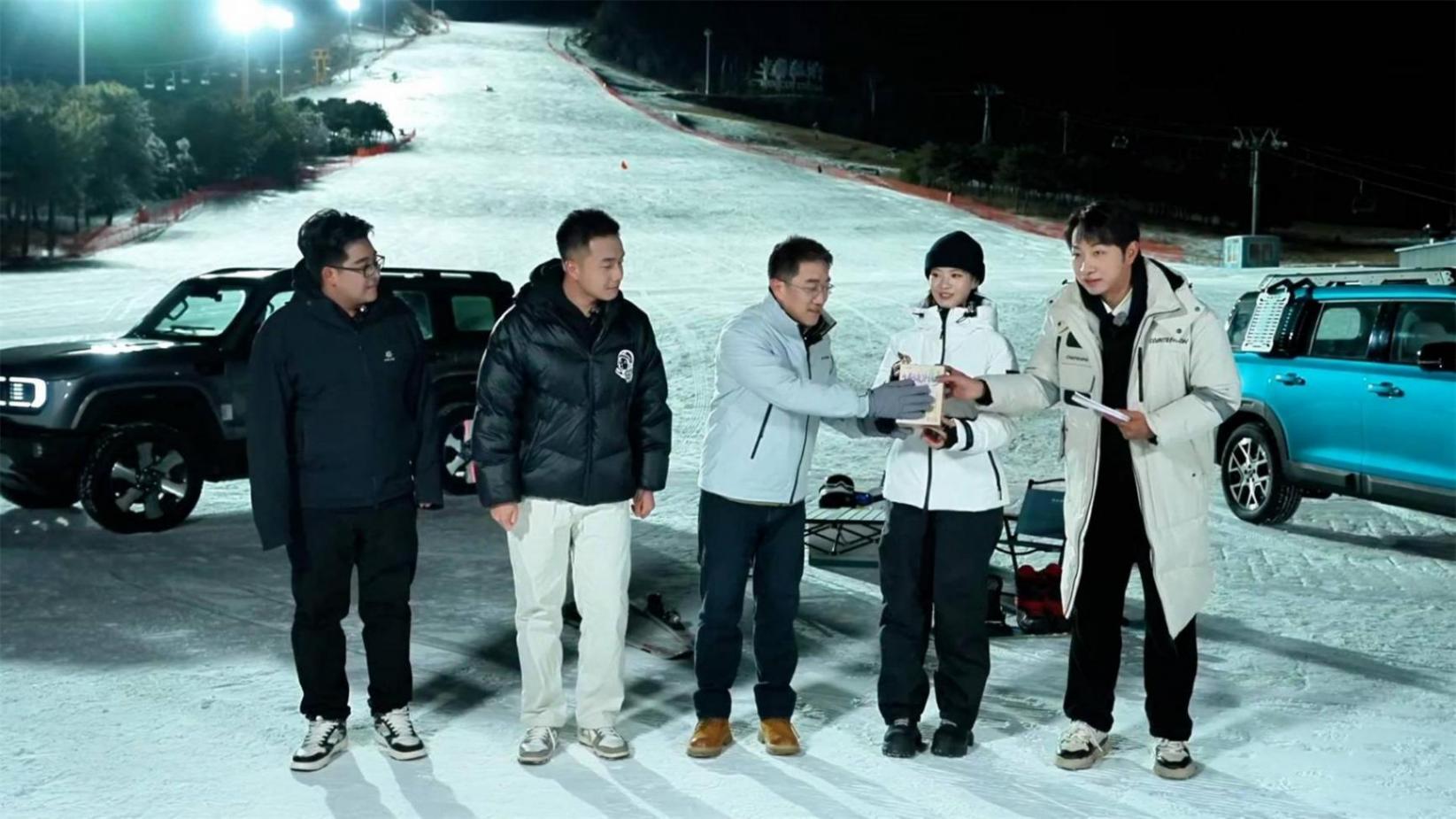 BJ30旅行家×李庚希:黑級雪道上的“全能旅行王者”