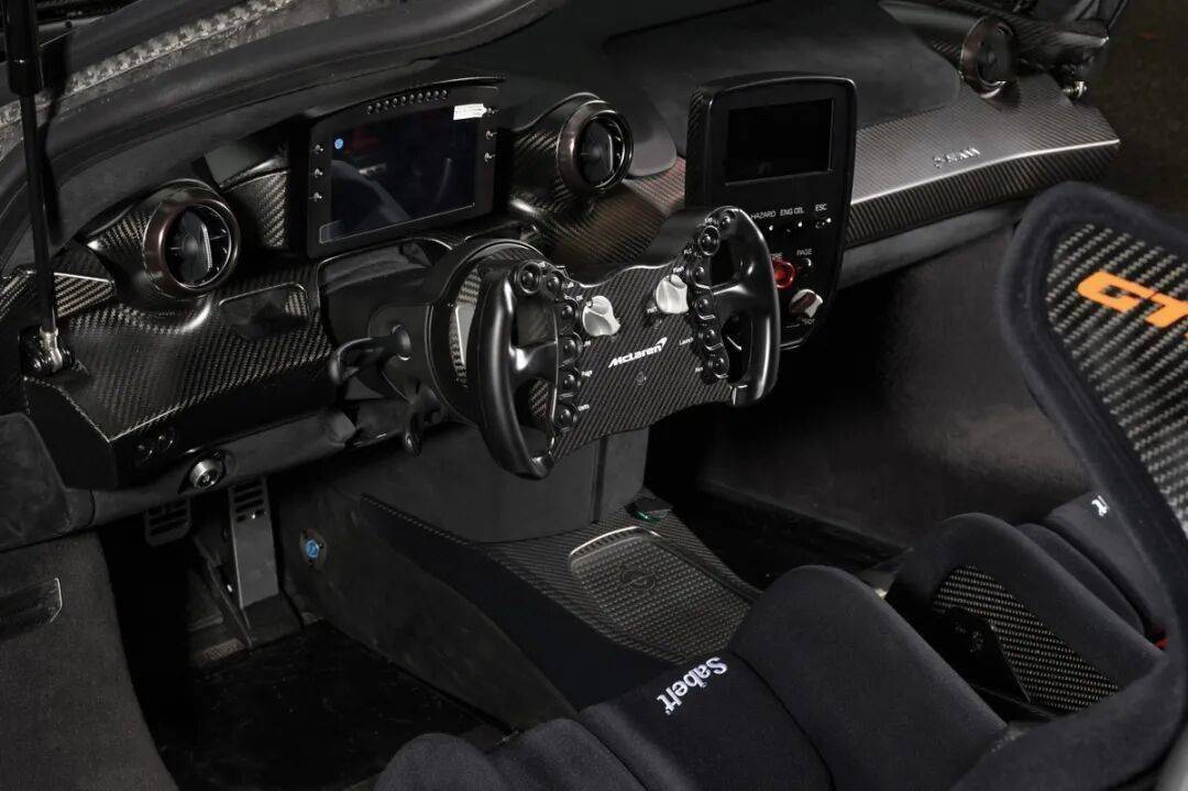 邁凱倫推出了邁凱倫Senna GTR概念車,塞納GTR萬寶路涂裝