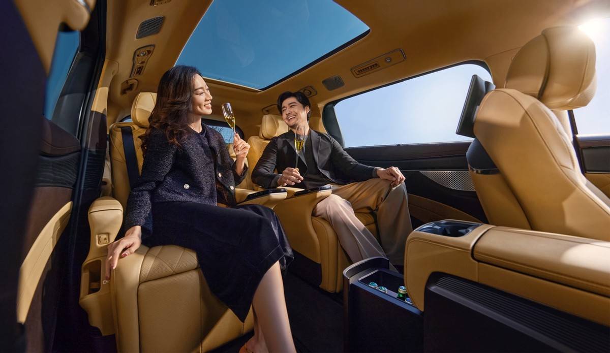 騰勢(shì)D9:中國(guó)豪華MPV的“三十萬(wàn)輛現(xiàn)象”與全球突破