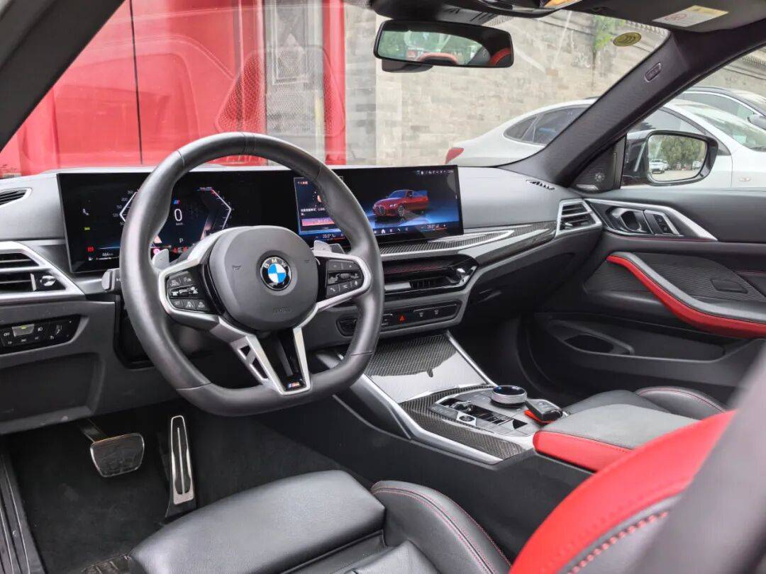 寶馬G22 430i雙門(mén)轎跑車(chē)換了尾標(biāo)的雙門(mén)版3系,操控自然更便捷