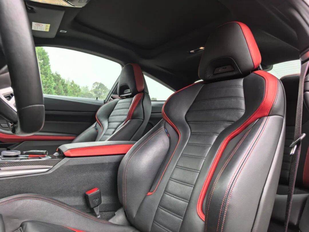 寶馬G22 430i雙門(mén)轎跑車(chē)換了尾標(biāo)的雙門(mén)版3系,操控自然更便捷