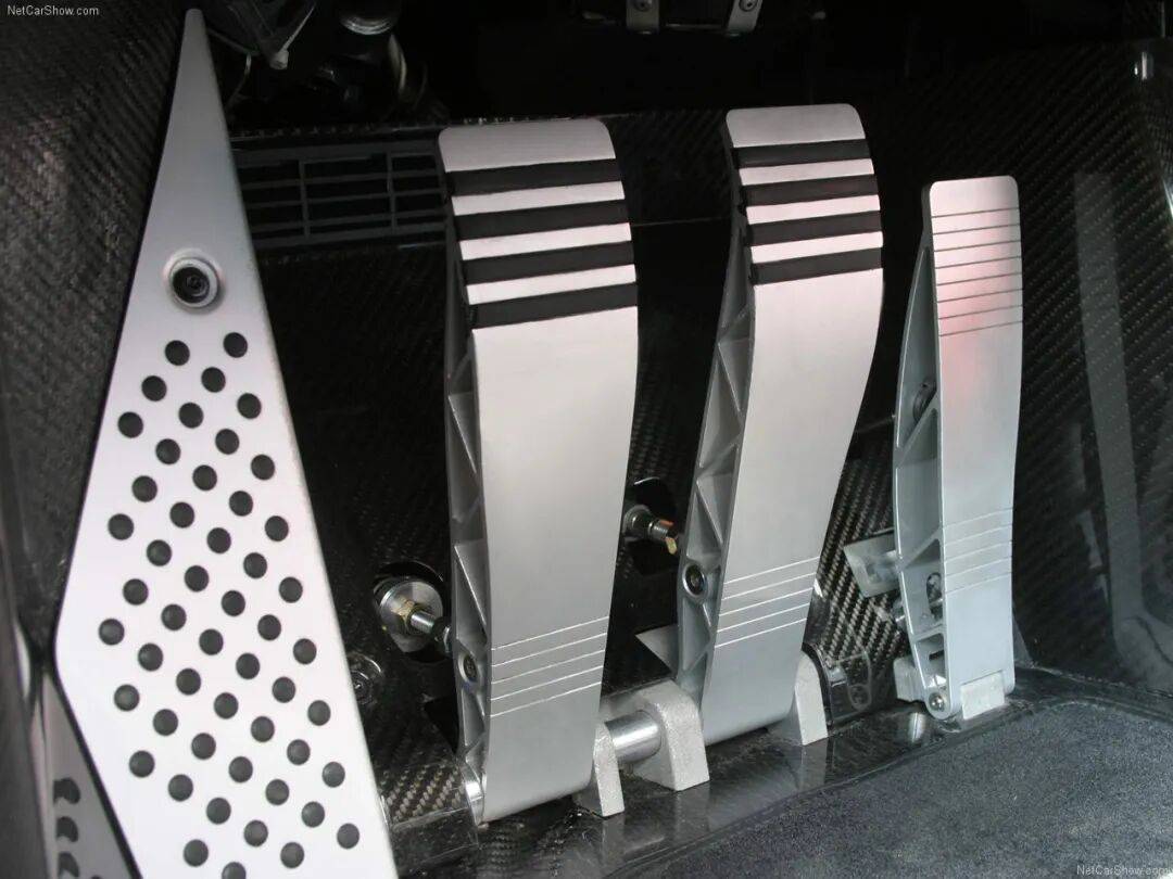 兩千萬的手動擋:能買Carrera GT的人,不關心這車多少錢