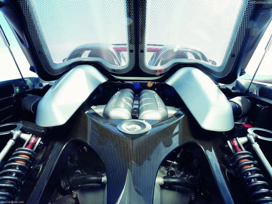 兩千萬的手動擋:能買Carrera GT的人,不關心這車多少錢